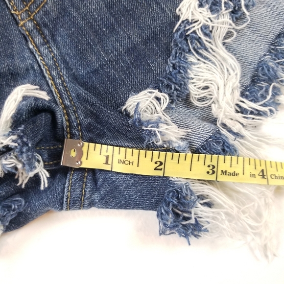 Levi's 505 Distressed Shorts Size 30 - Picture 5 of 8